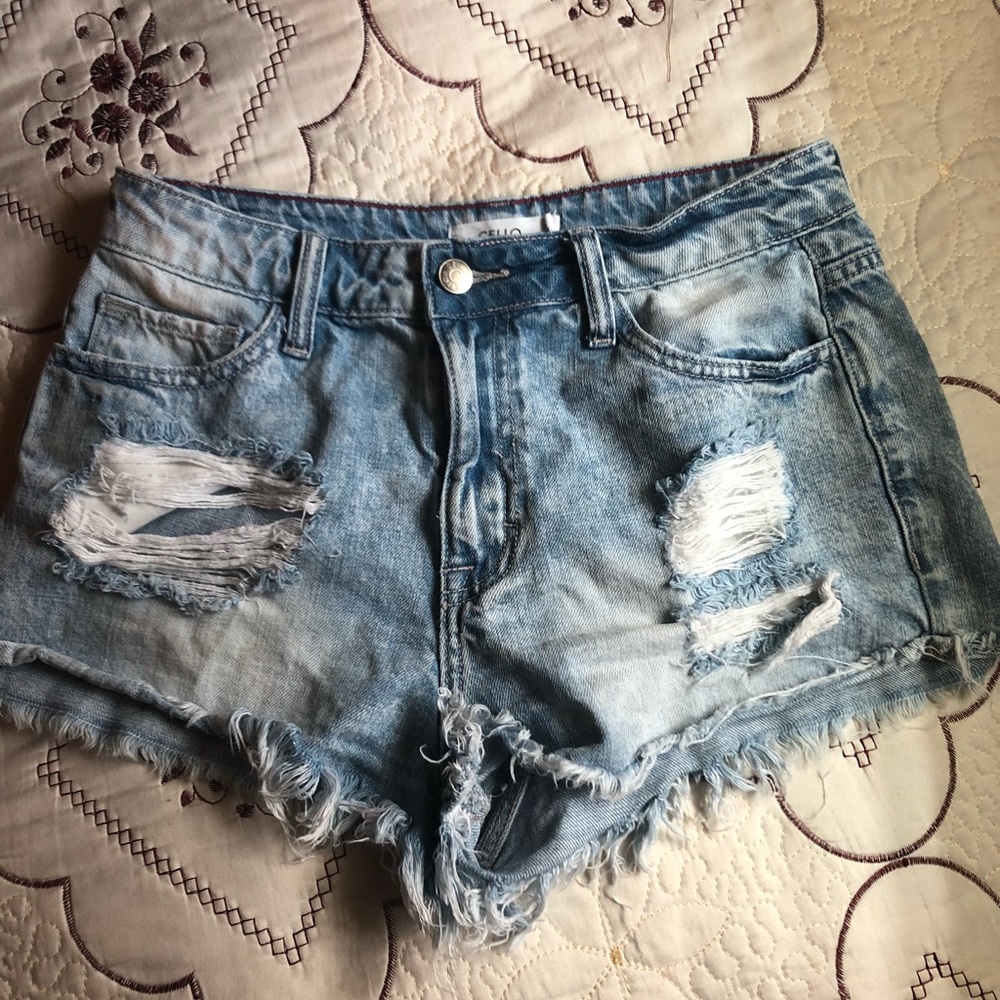 Cute mid waisted short shorts